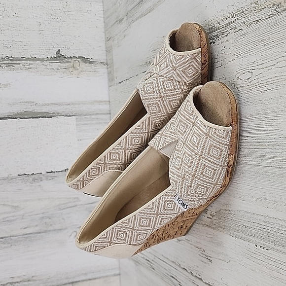 Toms Shoes - Toms beige cream wedge cork tapestry heel slipon sandal shoes 3.5" heel Size 8.5